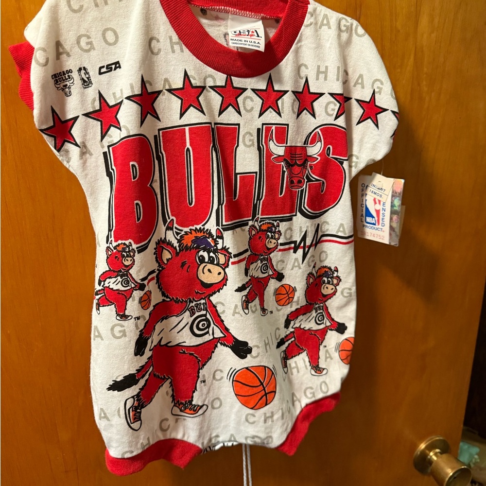 Vintage Chicago Bulls Kids Graphic T-Shirt - Red & White Benny the Bull
